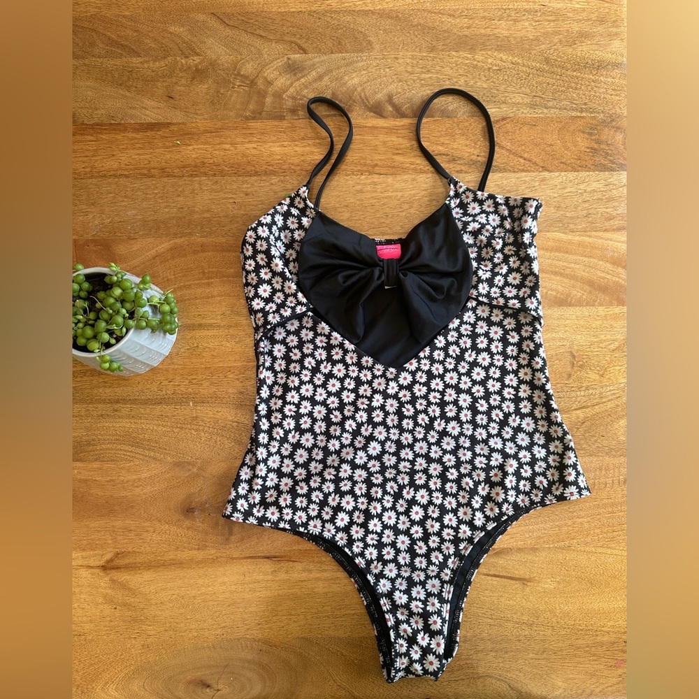 Lolli Swim Cakewalk onepiece cut out swimsuit- Large 🫶🏼💕